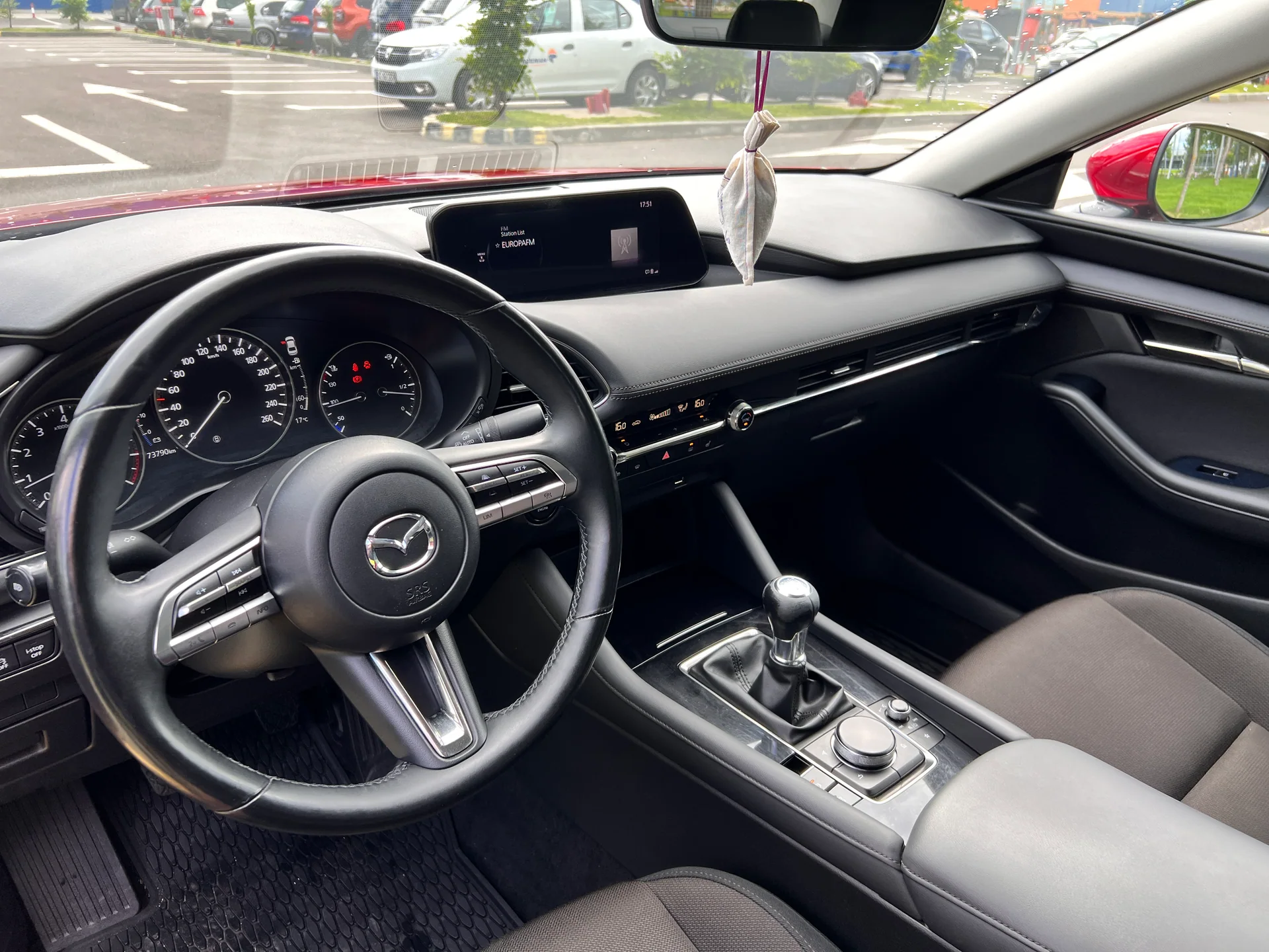 Planșa de bord și postul de conducere